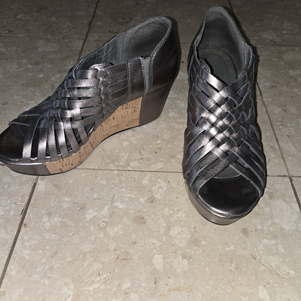 Chocolat Blu Wedge Platform Sandals - Pewter - Size 6
